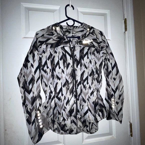 Nike Impossibly Light Running Jacket Small - Picture 1 of 3